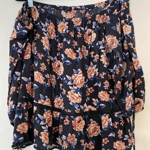 AE Off the Shoulder Floral Blouse (XL)